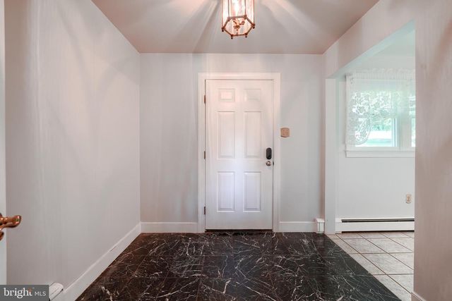 1269 POSSUM LN, Leesport, PA 19533