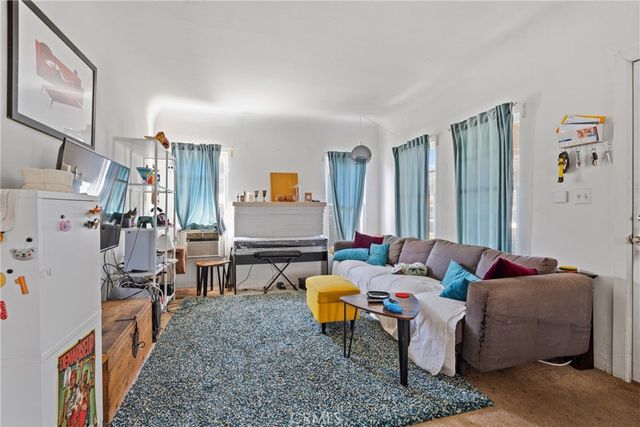 70 S Parkwood, Pasadena, CA 91107