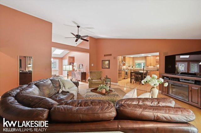 20647 PARKPLACE Lane, Clinton Twp, MI 48036