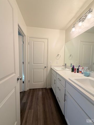 4809 Berkshire Road, Bakersfield, CA 93313