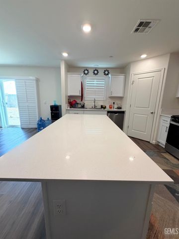 4809 Berkshire Road, Bakersfield, CA 93313