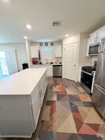 4809 Berkshire Road, Bakersfield, CA 93313