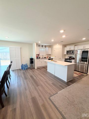 4809 Berkshire Road, Bakersfield, CA 93313