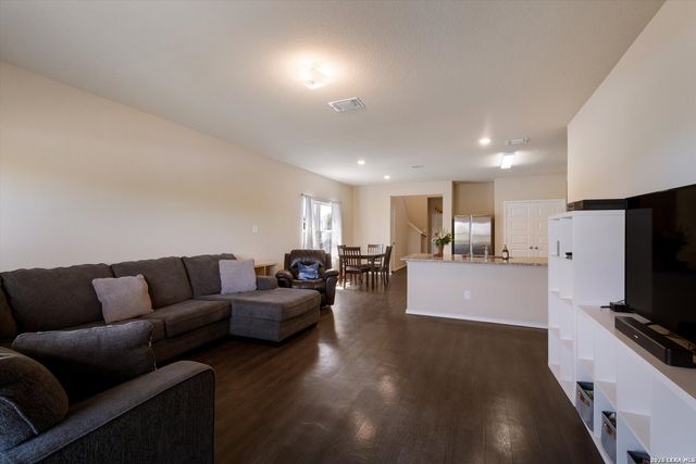 233 Bobwhite Way, San Antonio, TX 78253