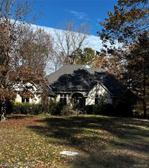 3040 Oak Moss Court, Fort Gratiot, MI 48059