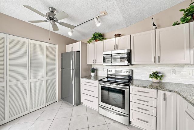 3446 BEEKMAN PLACE 50, Sarasota, FL 34235