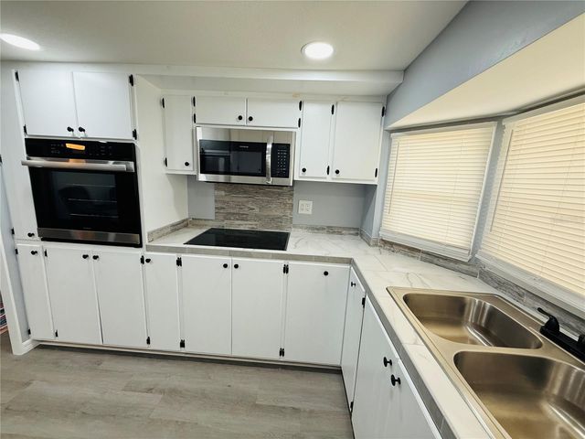 4851 W GANDY BOULEVARD B7L27, Tampa, FL 33611