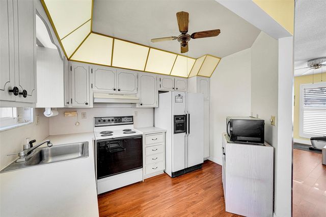 2403 Emerson Cir, Hollywood, FL 33021