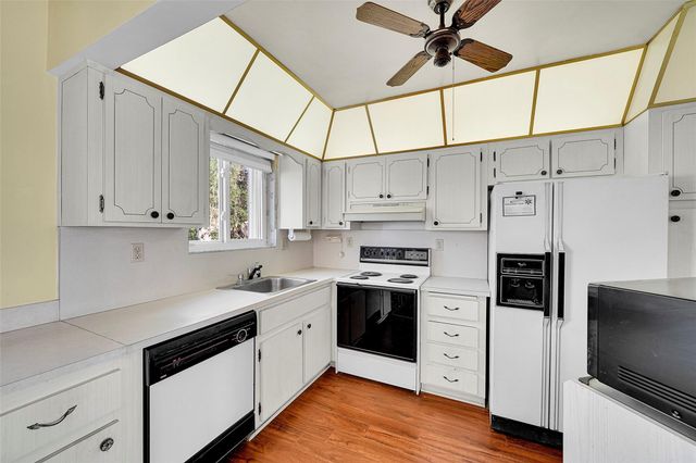 2403 Emerson Cir, Hollywood, FL 33021