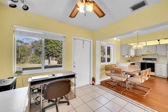 2403 Emerson Cir, Hollywood, FL 33021