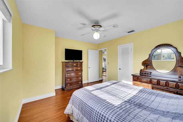 2403 Emerson Cir, Hollywood, FL 33021