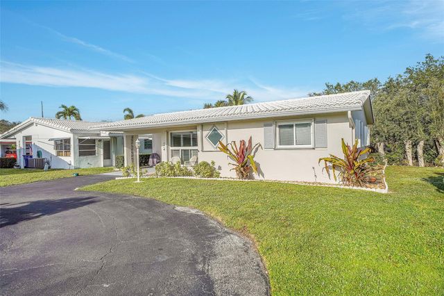 2403 Emerson Cir, Hollywood, FL 33021