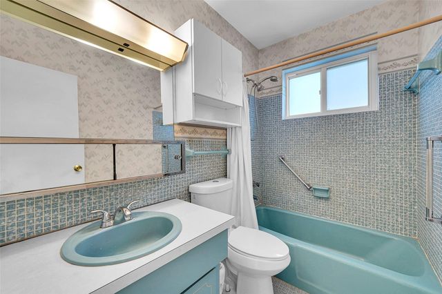 2403 Emerson Cir, Hollywood, FL 33021