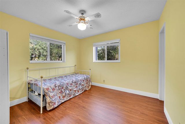 2403 Emerson Cir, Hollywood, FL 33021