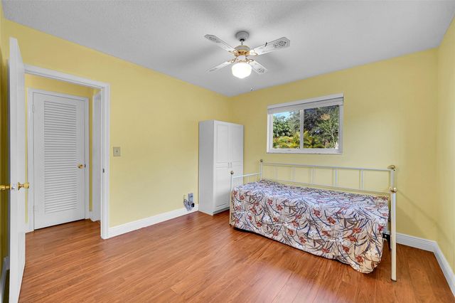 2403 Emerson Cir, Hollywood, FL 33021