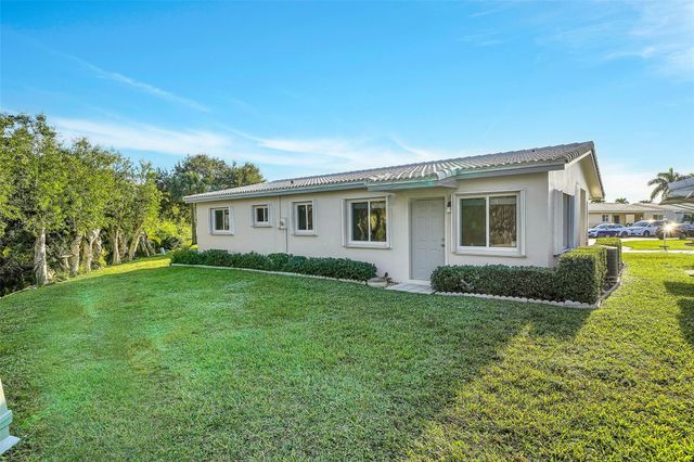 2403 Emerson Cir, Hollywood, FL 33021