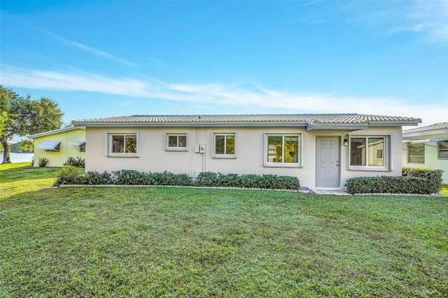 2403 Emerson Cir, Hollywood, FL 33021