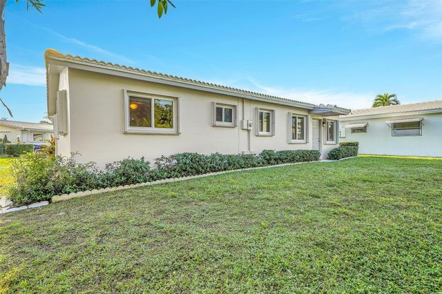 2403 Emerson Cir, Hollywood, FL 33021