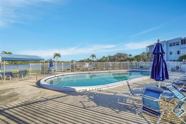 2403 Emerson Cir, Hollywood, FL 33021