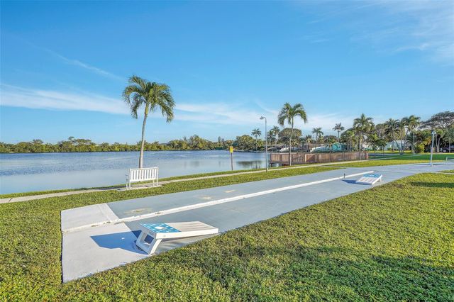 2403 Emerson Cir, Hollywood, FL 33021