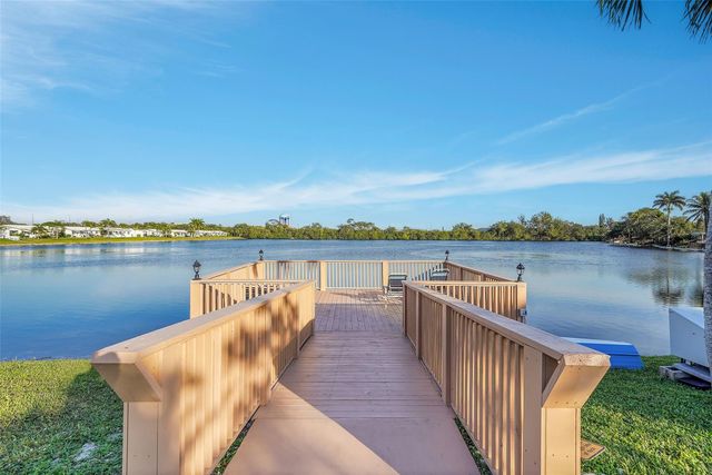 2403 Emerson Cir, Hollywood, FL 33021