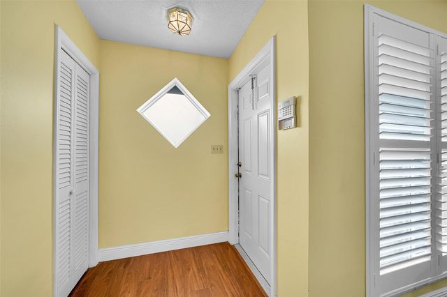 2403 Emerson Cir, Hollywood, FL 33021