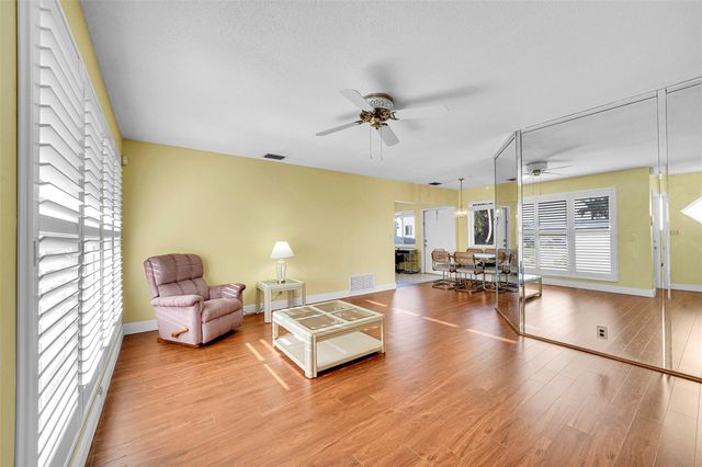 2403 Emerson Cir, Hollywood, FL 33021