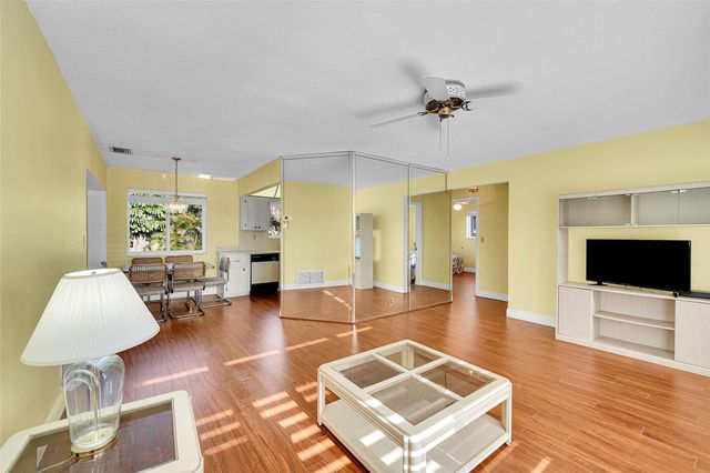 2403 Emerson Cir, Hollywood, FL 33021