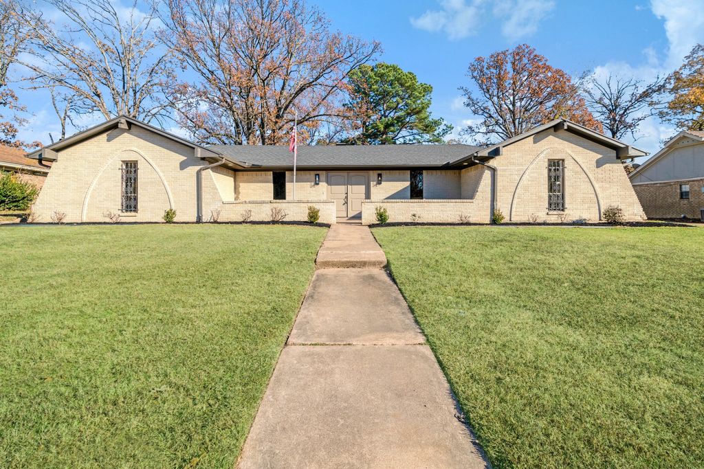 615 38th Street SE, Paris, TX 75462