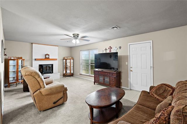 926 S Highland Drive, Mustang, OK 73064