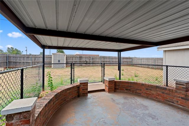 926 S Highland Drive, Mustang, OK 73064