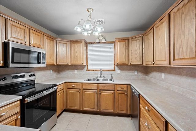 926 S Highland Drive, Mustang, OK 73064