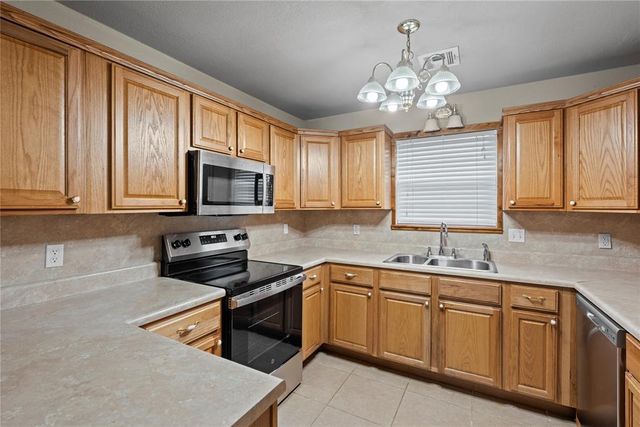 926 S Highland Drive, Mustang, OK 73064