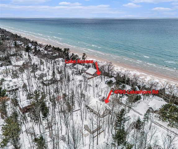 4760 N Lakeshore Road, Mears, MI 49436