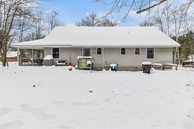 4760 N Lakeshore Road, Mears, MI 49436