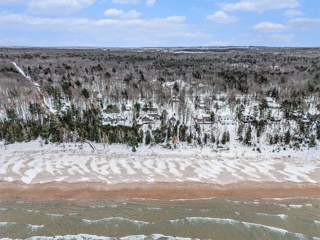 4760 N Lakeshore Road, Mears, MI 49436