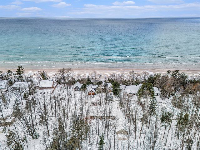 4760 N Lakeshore Road, Mears, MI 49436