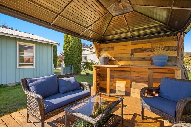 605 Bramble Avenue, Omak, WA 98841