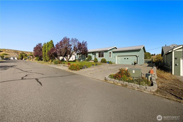 605 Bramble Avenue, Omak, WA 98841