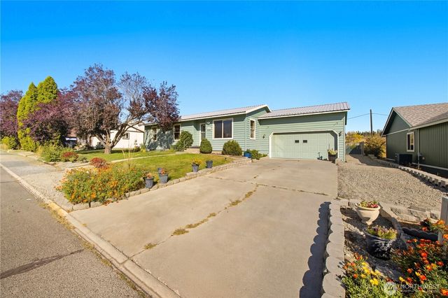 605 Bramble Avenue, Omak, WA 98841