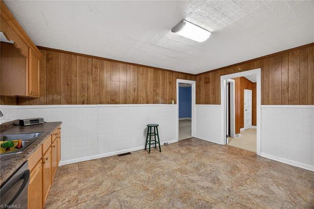 2820 Manchester Street, Winston-salem, NC 27105