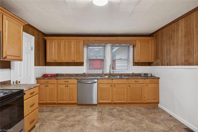 2820 Manchester Street, Winston-salem, NC 27105