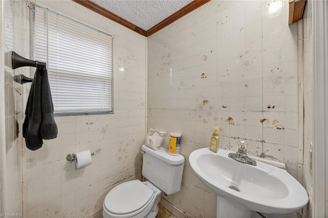 2820 Manchester Street, Winston-salem, NC 27105