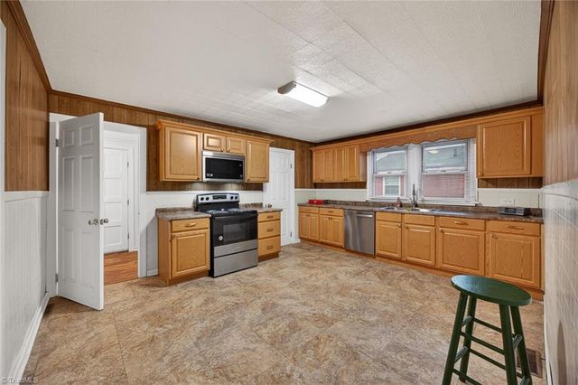 2820 Manchester Street, Winston-salem, NC 27105