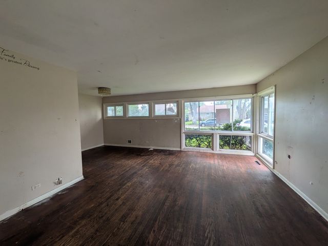 8422 Harding Avenue, Skokie, IL 60076