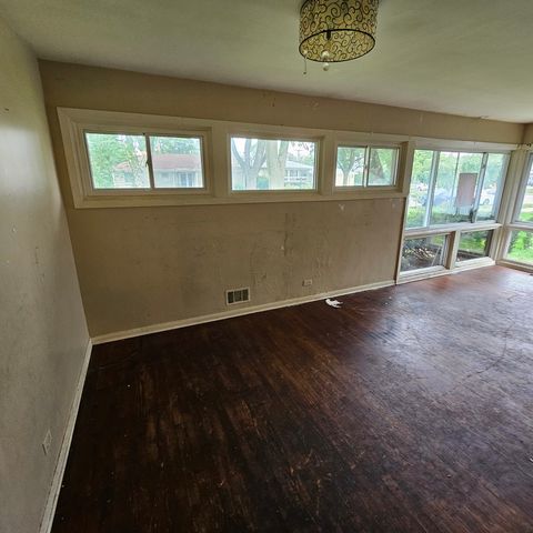 8422 Harding Avenue, Skokie, IL 60076