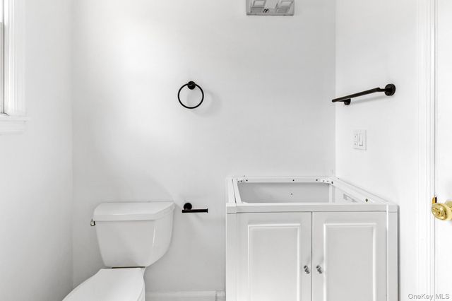 1871 Edwards Avenue, Calverton, NY 11933