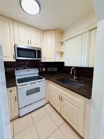 756 N 17th Ave 15, Hollywood, FL 33020