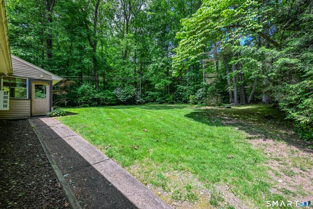 9 Rocky Ridge Lane, Farmington, CT 06032