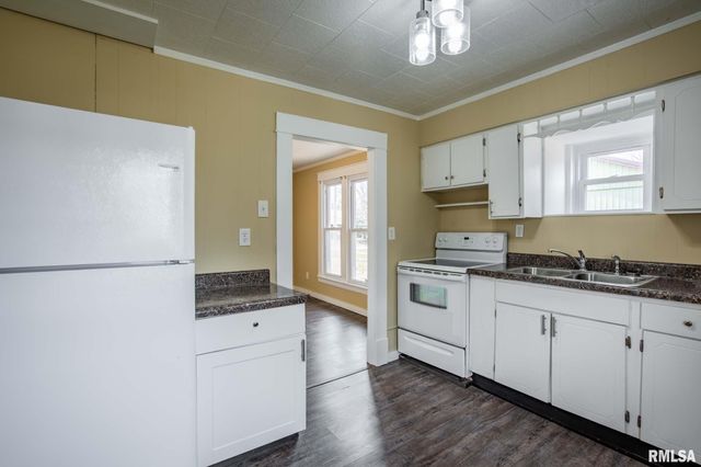 610 E ILLINOIS Avenue, Carterville, IL 62918